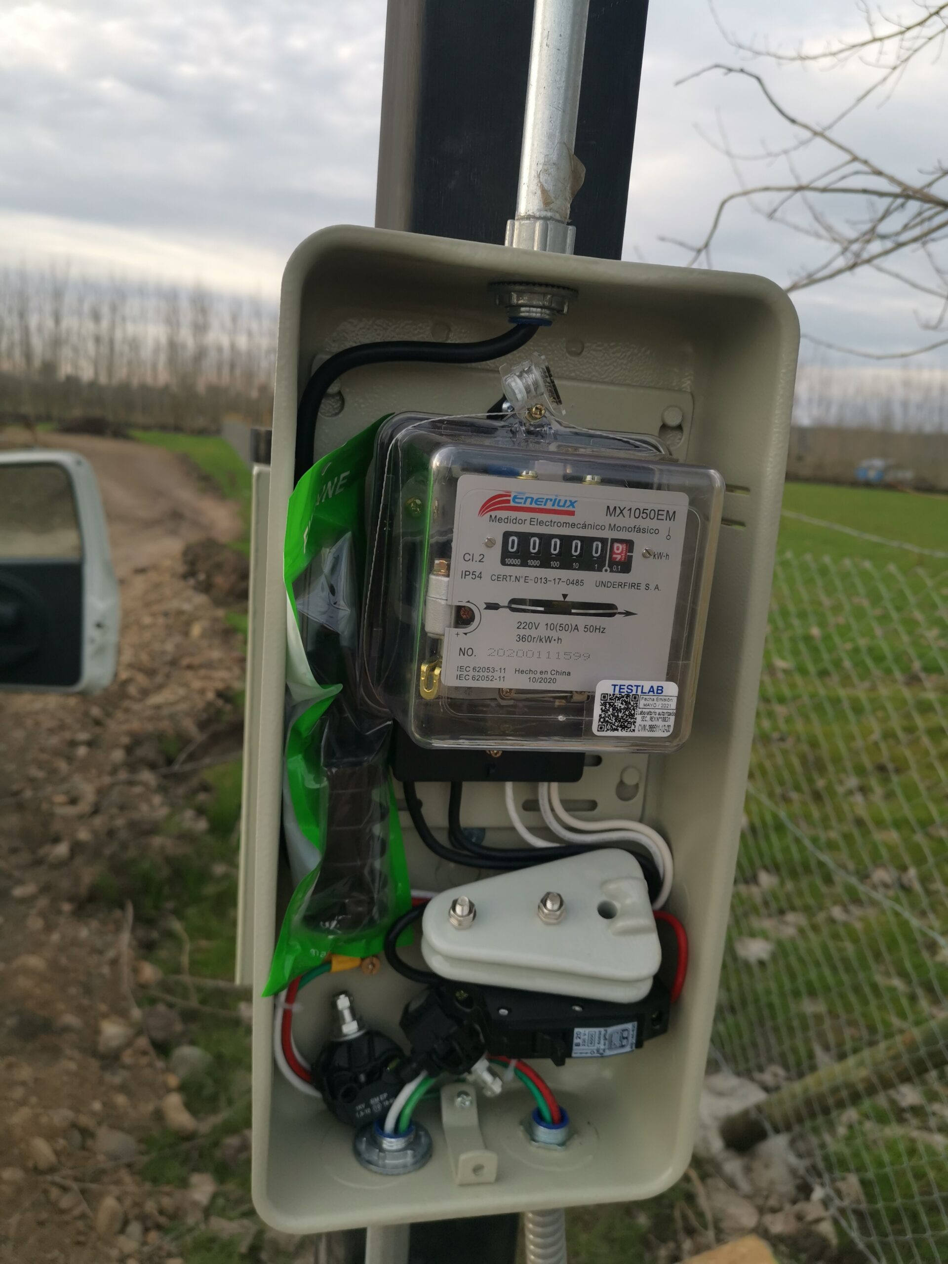 Detalle de empalme monofásico con protecciones según normativa chilena.